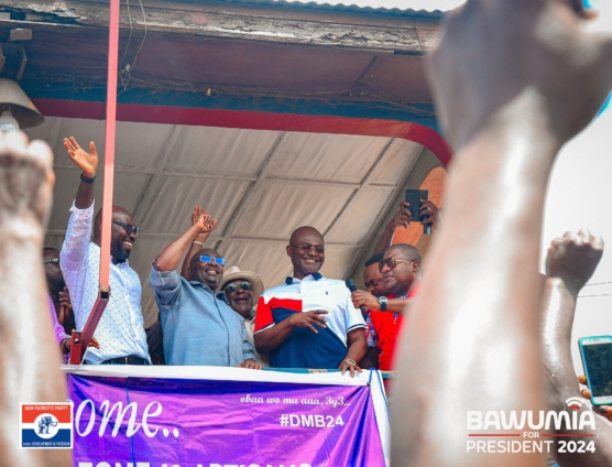 Bawumia visits ailing Gospel musician Yaw Sarpong