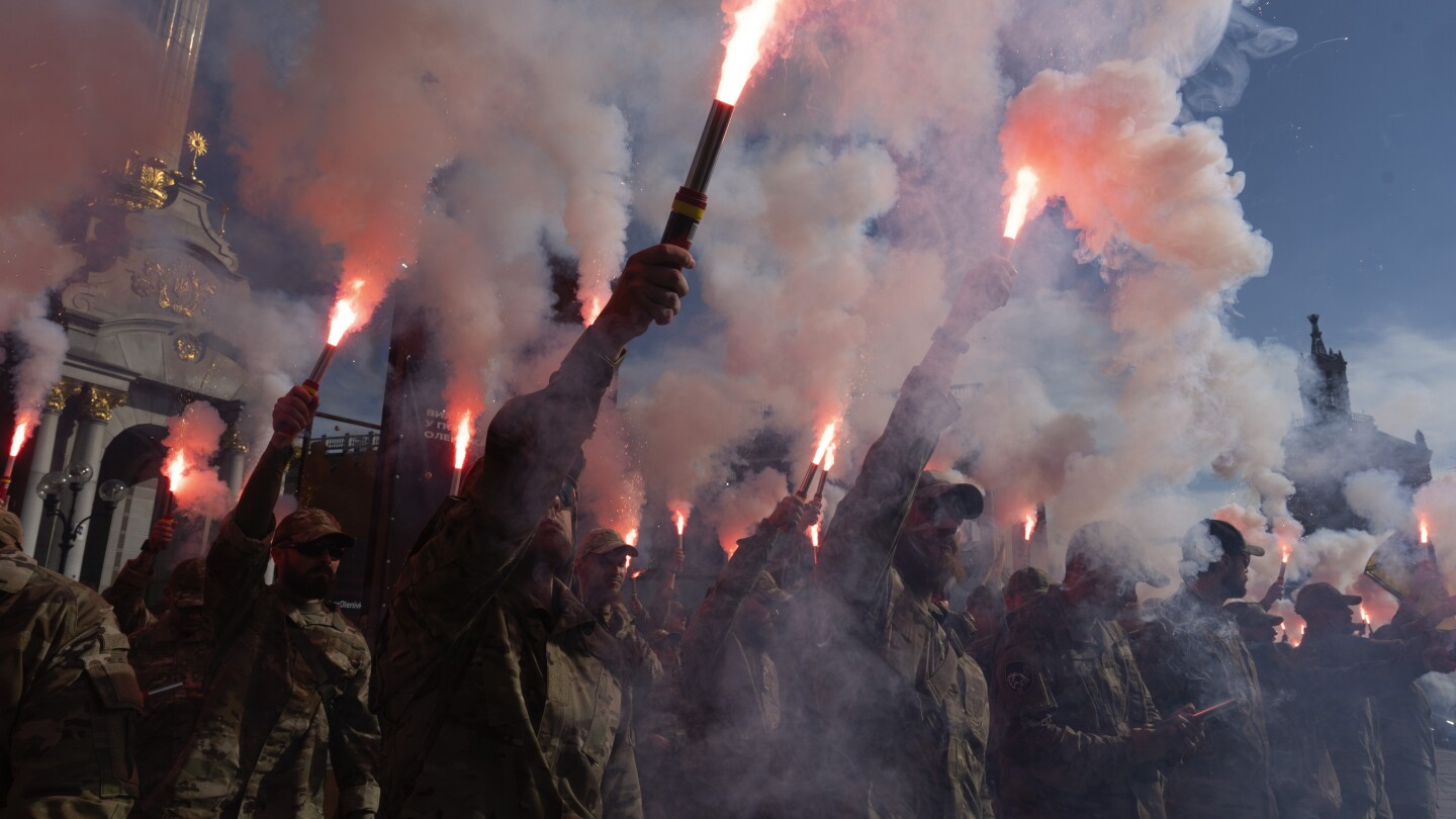 Thousands in Ukraine honor soldiers killed in blast and urge government to get prisoners freed