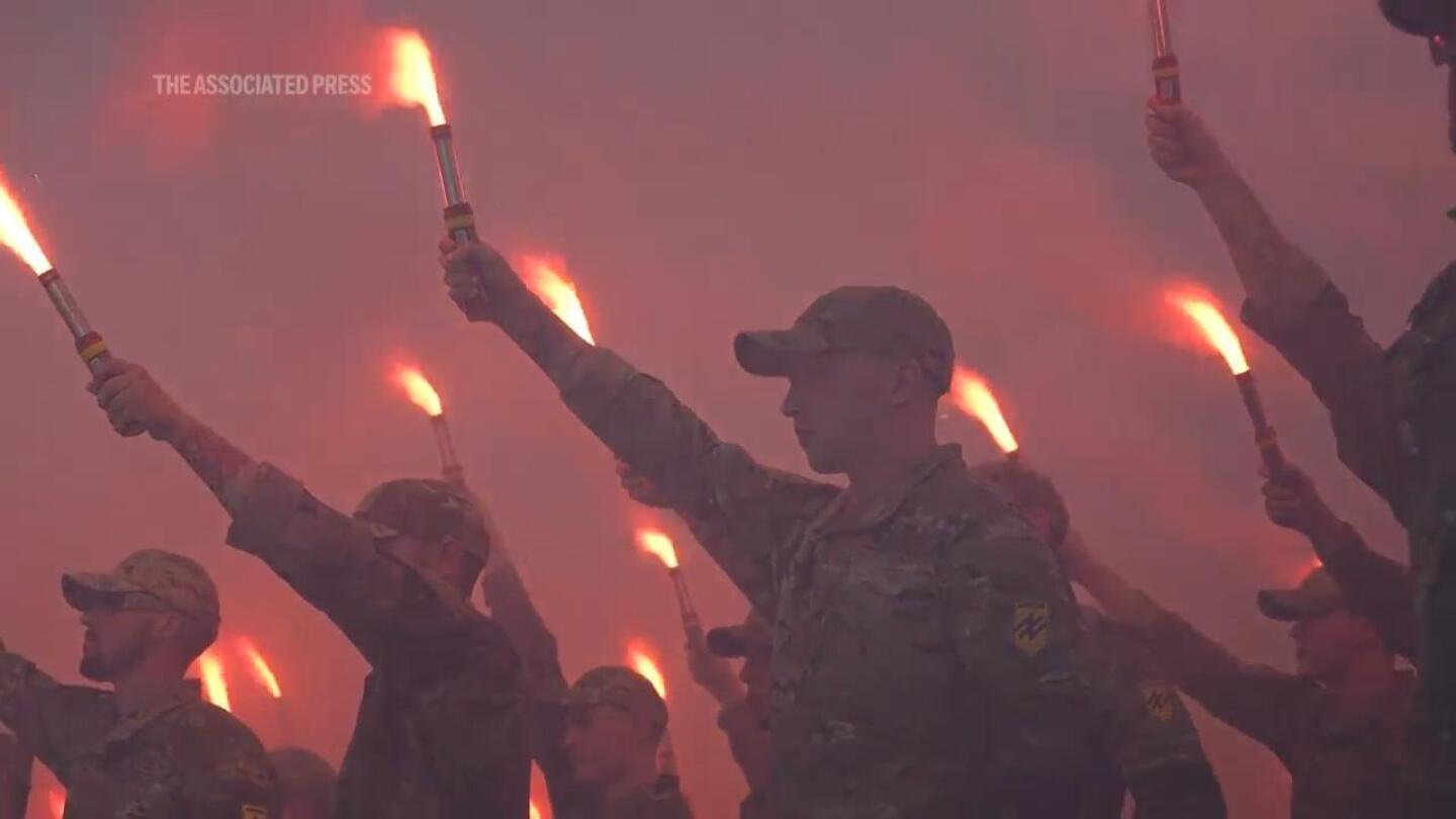 Ukrainians honor soldiers killed in prison blast and urge government to free prisoners