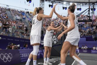 Defending champion US women fall to Germany in pool play in 3×3 basketball at Paris Games