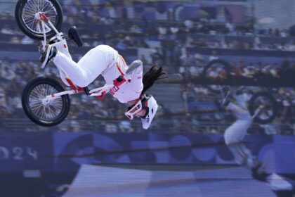 Deng Yawen of China wins freestyle BMX gold, 5-time world champ Hannah Roberts of US crashes out