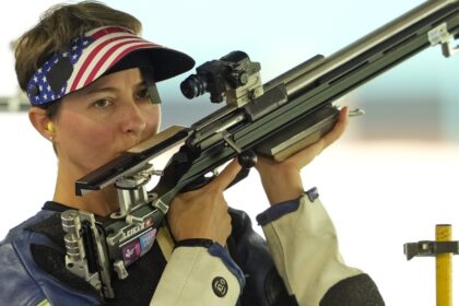 US shooter Sagen Maddalena breaks an Olympic record in qualification. Ukraine gets a silver medal