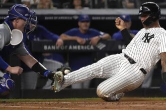 Gleyber Torres pulled by Aaron Boone for lack of hustle in Yankees’ 8-5 loss to Blue Jays