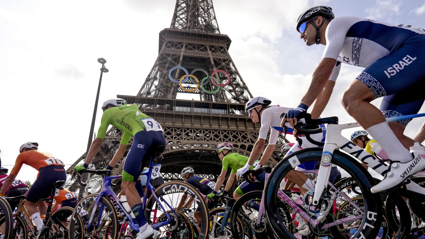 A tour of Paris: The men’s and women’s Olympic road races highlight city’s spectacular sights