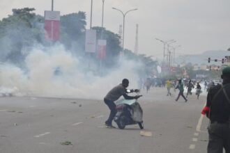 Journalists covering Nigeria protests dodge bullets as police arrest nearly 700 people