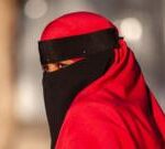 Niqab: Somali police seize hundreds of veils in Kismayo amid security fears