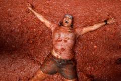 ‘Mind-blowing’: Thousands bathe in tomato sauce at La Tomatina