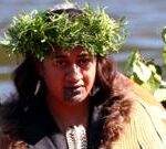 New Zealand: Māori queen crowned as her father is buried