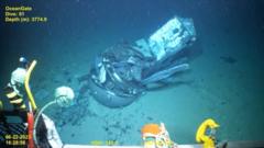 New Titan footage shows wreckage of viewport on ocean floor