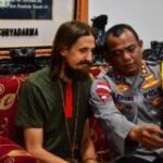 New Zealand pilot Philip Mehrtens freed by Papua rebels