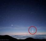 Timelapse captures rare comet passing by Hawaii