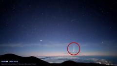 Timelapse captures rare comet passing by Hawaii