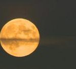 Stargazers around the world catch supermoon