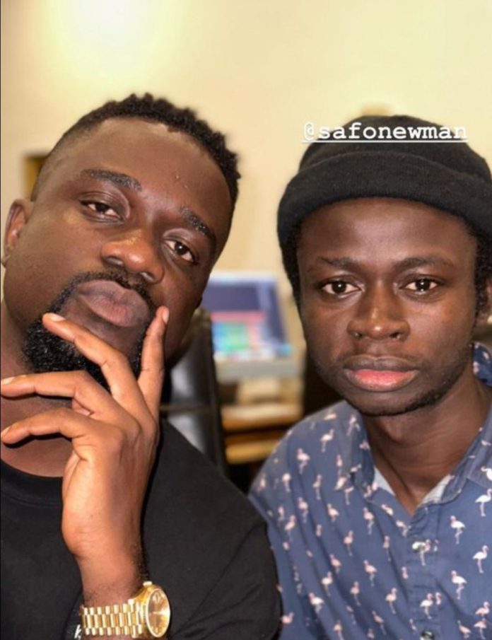 Safo Newman’s dream comes true as he finally meets Sarkodie