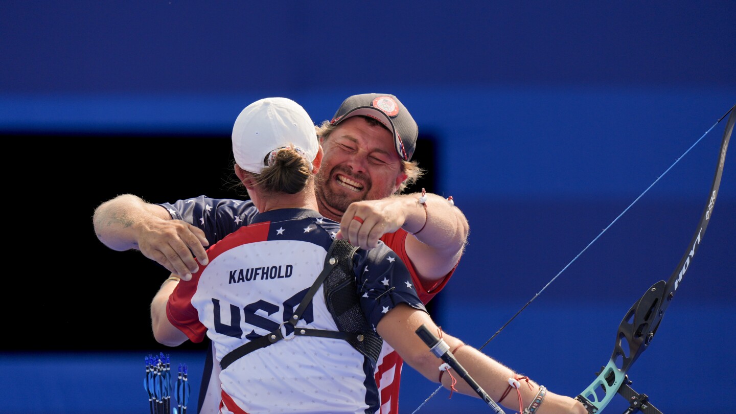 American archers Casey Kaufhold, Brady Ellison earn bronze in mixed team category