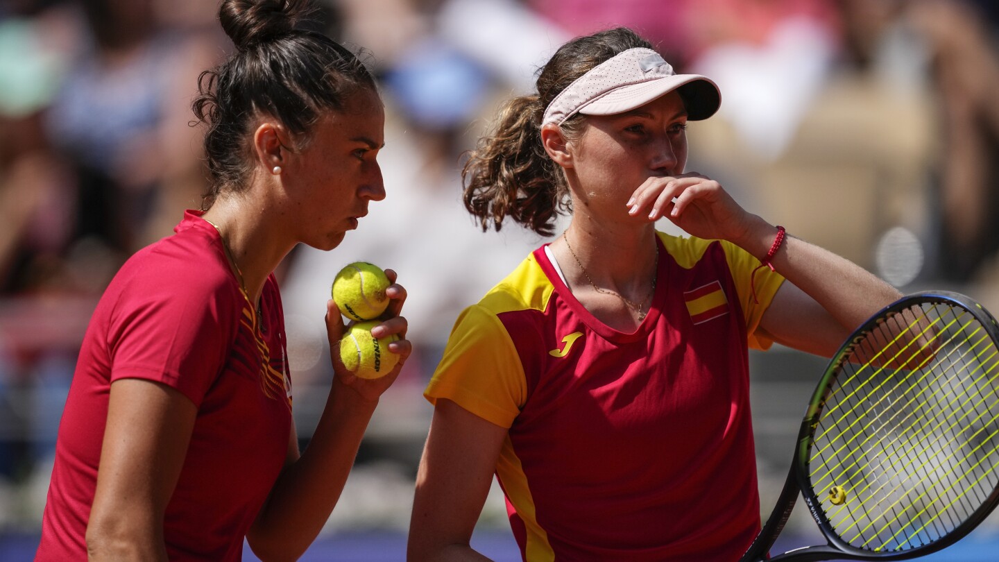 Cristina Bucsa and Sara Sorribes Tormo win the Olympic women’s tennis doubles bronze for Spain