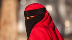 Niqab: Somali police seize hundreds of veils in Kismayo amid security fears