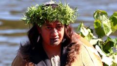 New Zealand: Māori queen crowned as her father is buried