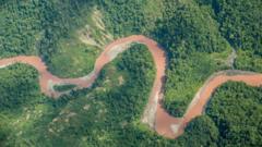 Shootouts over gold mine kill 30 in Papua New Guinea