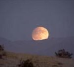 Timelapse video shows supermoon rising over California